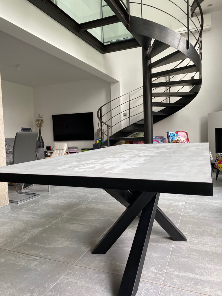 table acier beton ciré